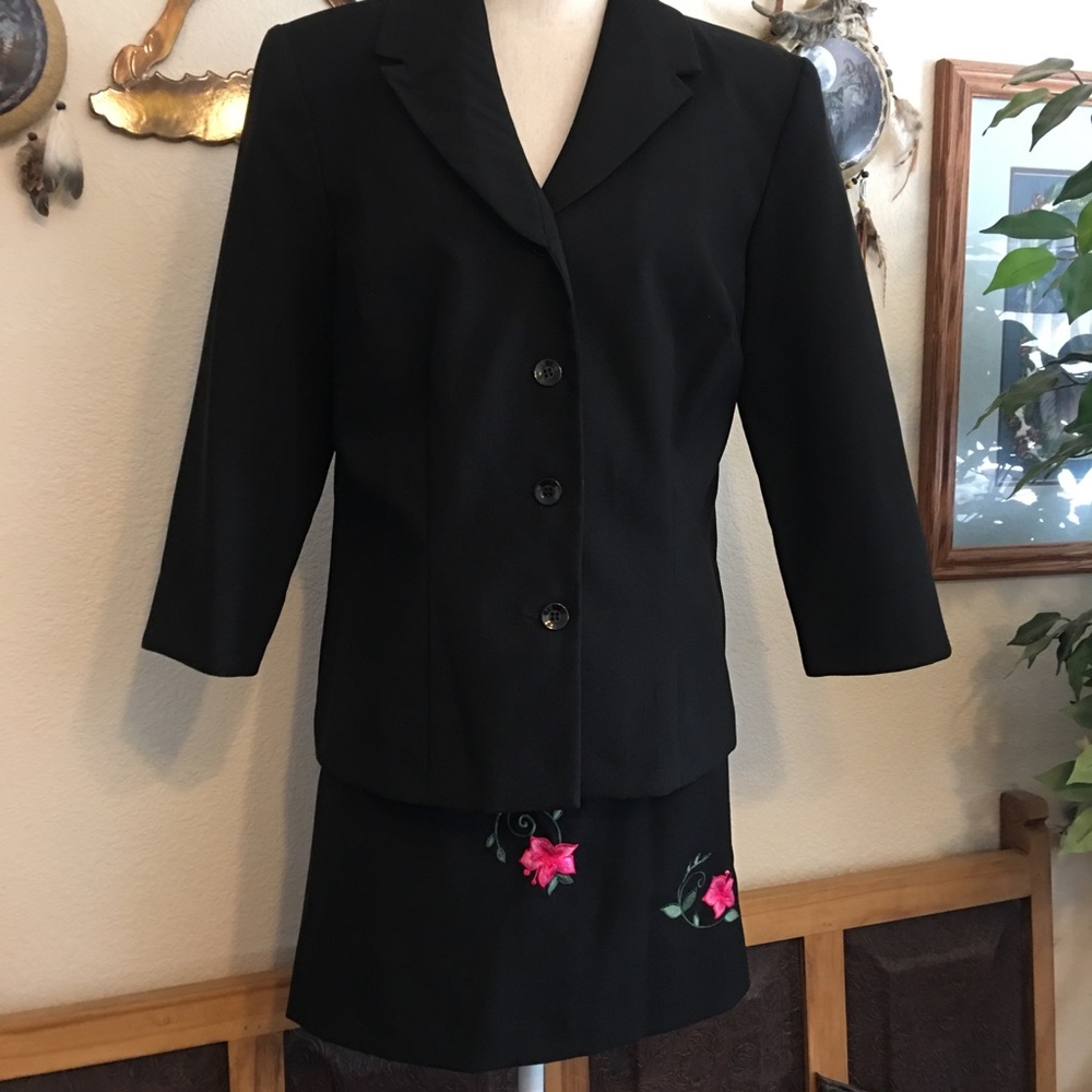 DBY pink floral embroidered skirt and jacket set